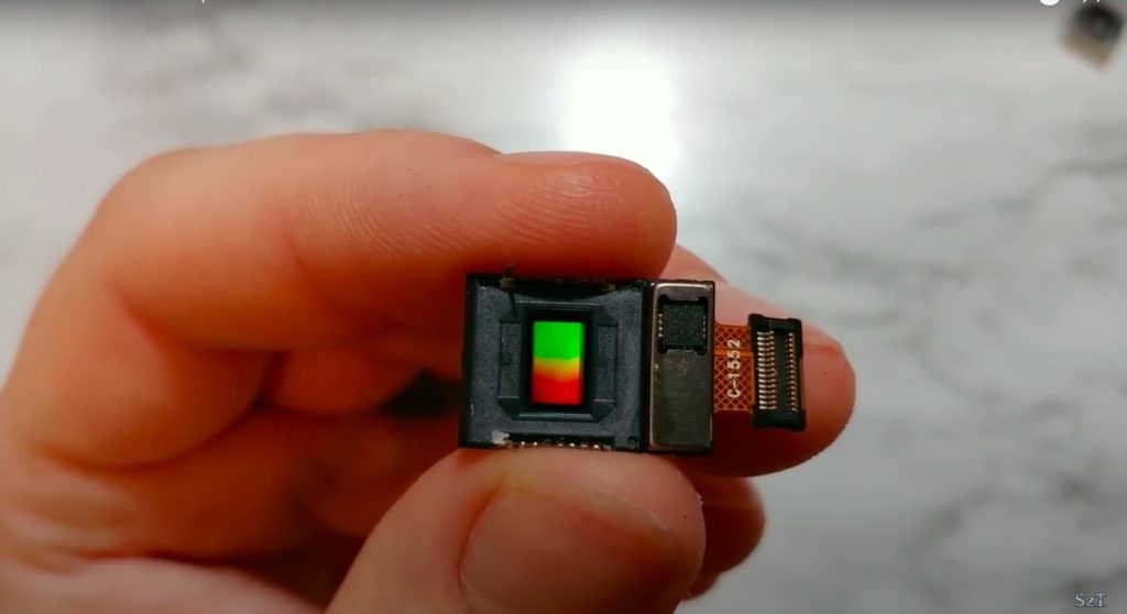 what's inside a smartphone camera- Sensor