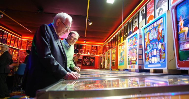 How 17-Year-Old Warren Buffett Created A “Pinball Empire” From $25?